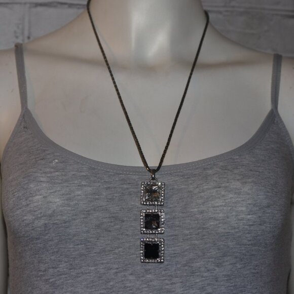 Beautiful silver and sparkling rhinestone statement necklace 24" - Picture 1 of 4